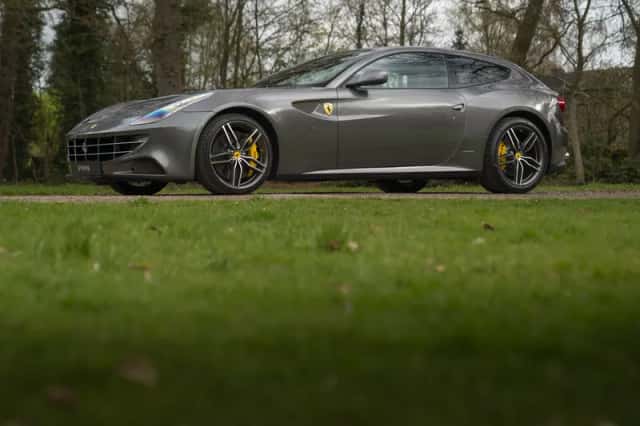 Ferrari FF (2013) thumbnail 19