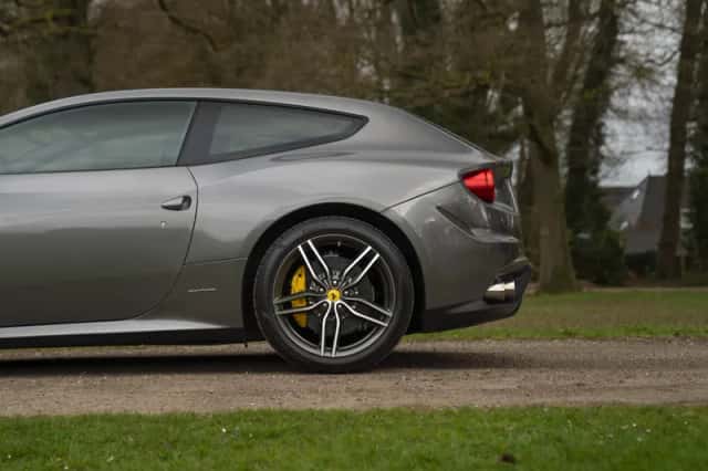 Ferrari FF (2013) thumbnail 31