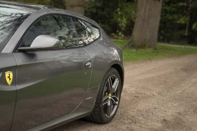 Ferrari FF (2013) thumbnail 33