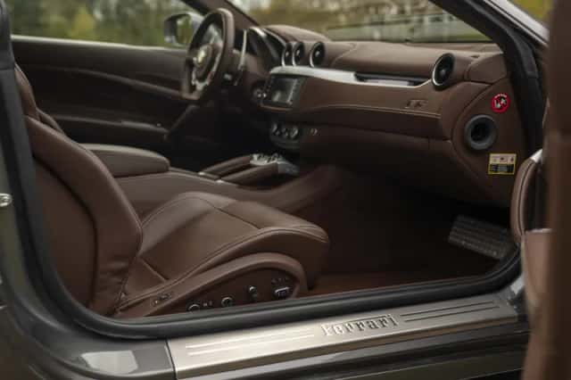 Ferrari FF (2013) thumbnail 40