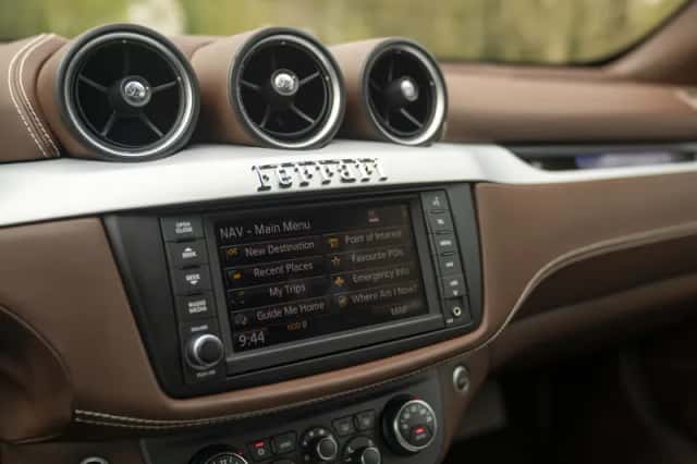 Ferrari FF (2013) thumbnail 48