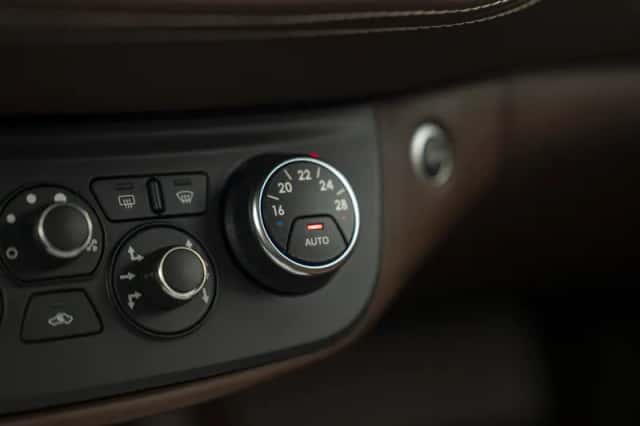 Ferrari FF (2013) thumbnail 50
