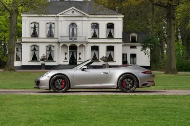 Porsche 911 (2017) thumbnail 1