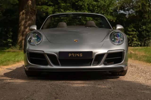 Porsche 911 (2017) thumbnail 2