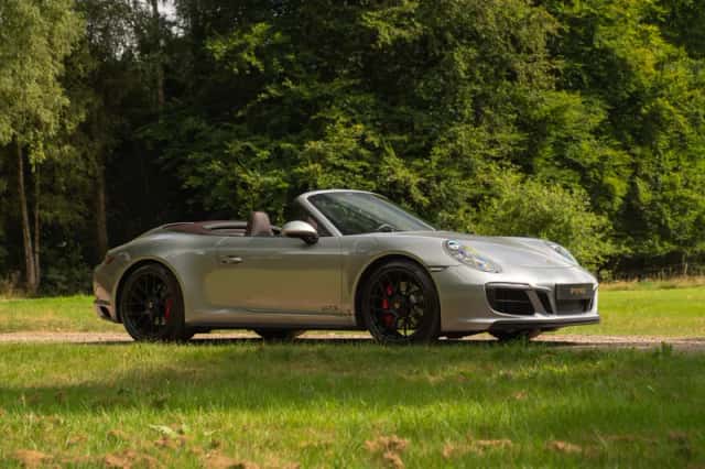 Porsche 911 (2017) thumbnail 3