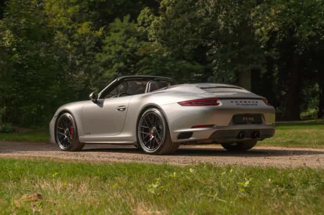Porsche 911 (2017) thumbnail 4