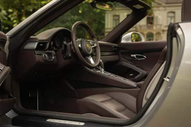 Porsche 911 (2017) thumbnail 7