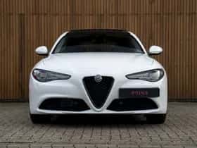 Alfa Romeo Giulia (2022) thumbnail 2