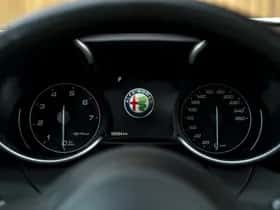 Alfa Romeo Giulia (2022) thumbnail 11