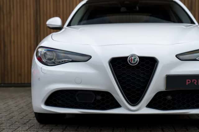Alfa Romeo Giulia (2022) thumbnail 15