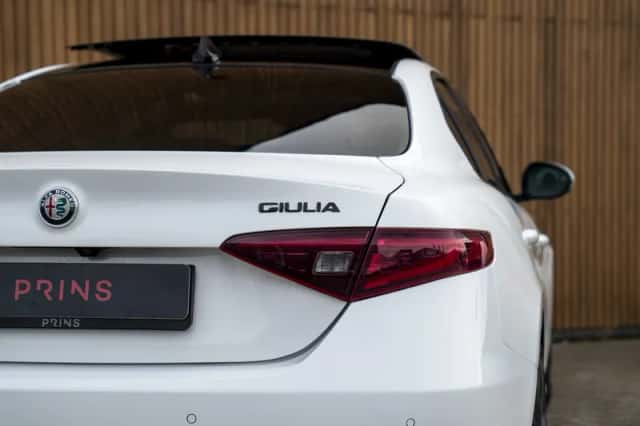 Alfa Romeo Giulia (2022) thumbnail 21
