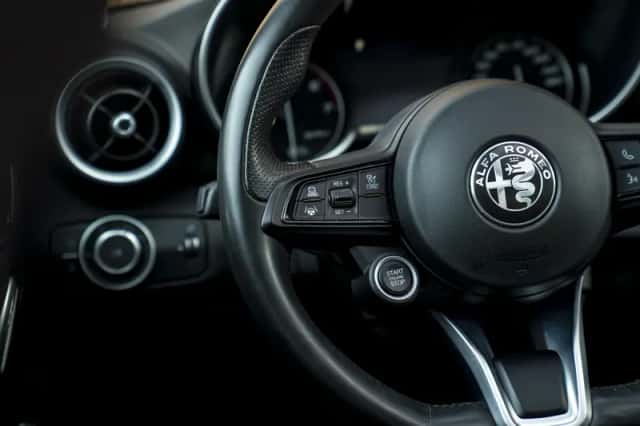 Alfa Romeo Giulia (2022) thumbnail 23