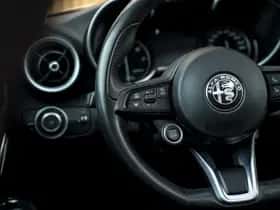 Alfa Romeo Giulia (2022) thumbnail 23