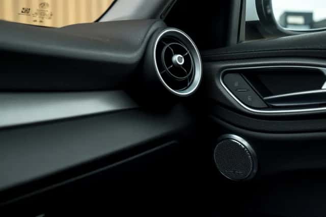 Alfa Romeo Giulia (2022) thumbnail 30