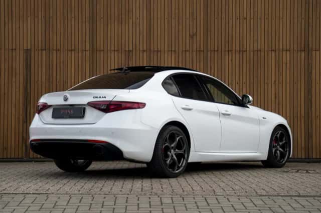 Alfa Romeo Giulia (2022) thumbnail 4