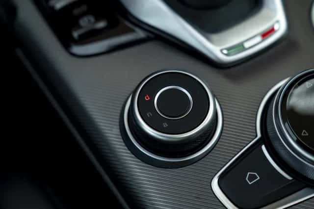 Alfa Romeo Giulia (2022) thumbnail 32