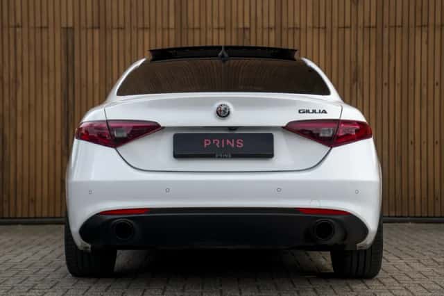 Alfa Romeo Giulia (2022) thumbnail 5