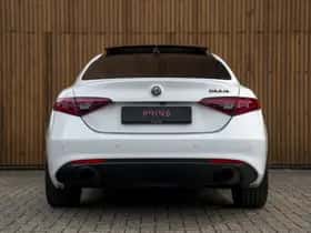 Alfa Romeo Giulia (2022) thumbnail 5