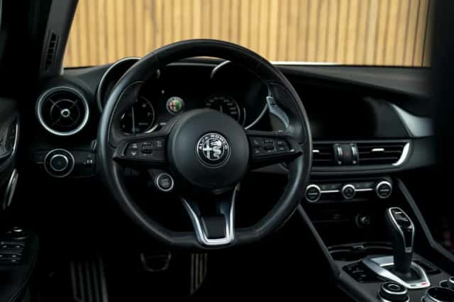 Alfa Romeo Giulia (2022) thumbnail 10
