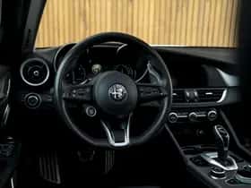Alfa Romeo Giulia (2022) thumbnail 10
