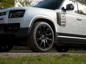 Land Rover Defender (2022) thumbnail 13