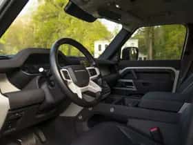 Land Rover Defender (2022) thumbnail 32