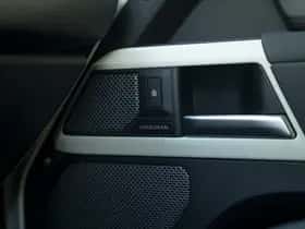 Land Rover Defender (2022) thumbnail 38