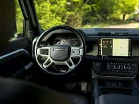 Land Rover Defender (2022) thumbnail 10