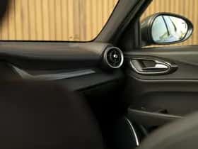 Alfa Romeo Giulia (2021) thumbnail 44