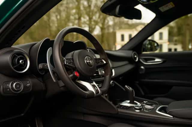 Alfa Romeo Giulia (2024) thumbnail 7