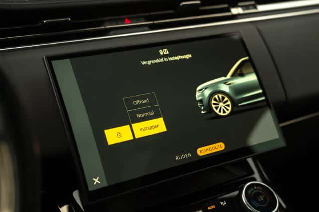 Land Rover Range Rover Sport (2023) thumbnail 11