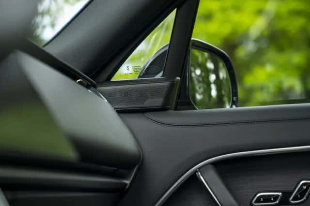 Land Rover Range Rover (2024) thumbnail 11
