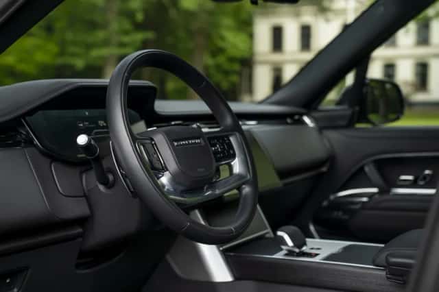 Land Rover Range Rover (2024) thumbnail 7