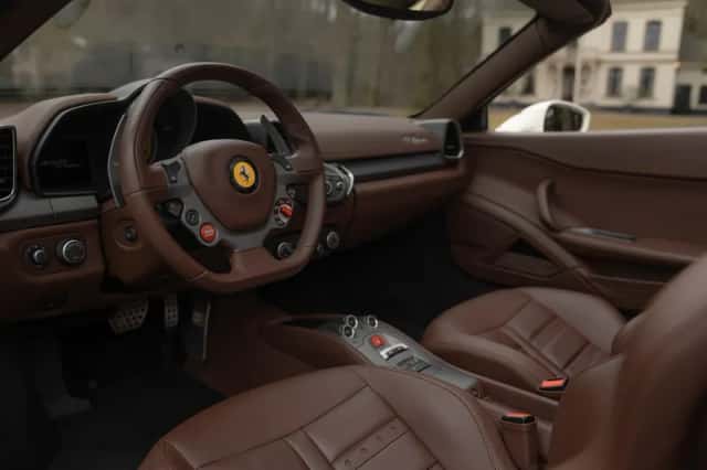 Ferrari 458 (2013) thumbnail 7