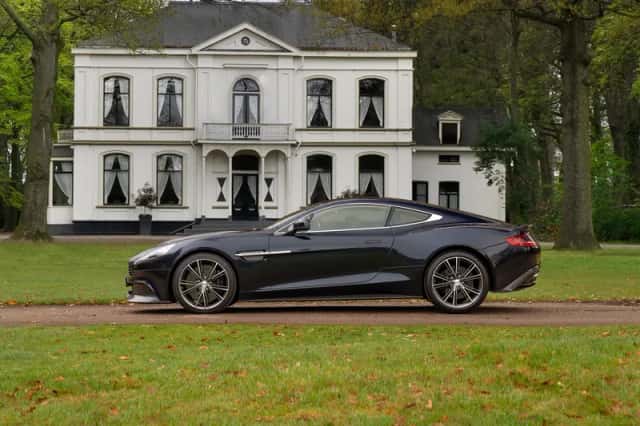 Aston Martin Vanquish (2014) thumbnail 1