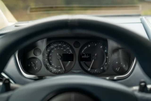 Aston Martin Vanquish (2014) thumbnail 11