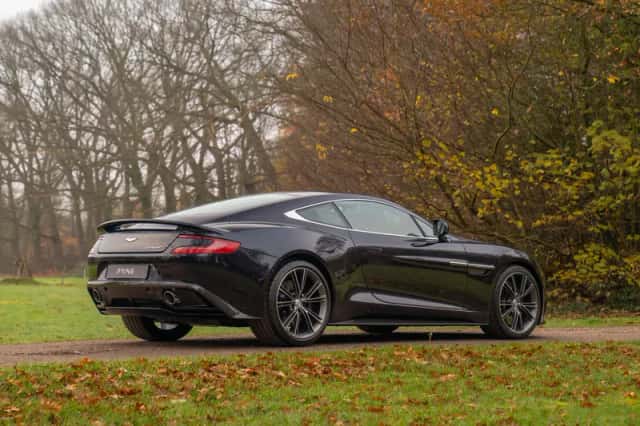 Aston Martin Vanquish (2014) thumbnail 32