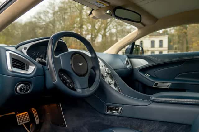 Aston Martin Vanquish (2014) thumbnail 35