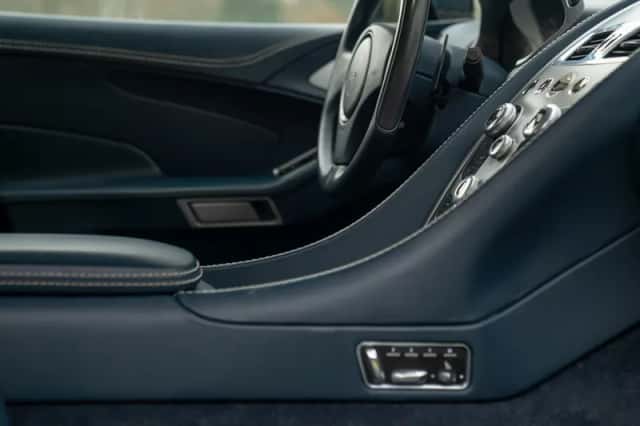Aston Martin Vanquish (2014) thumbnail 39