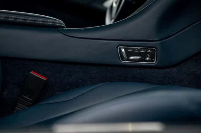 Aston Martin Vanquish (2014) thumbnail 41