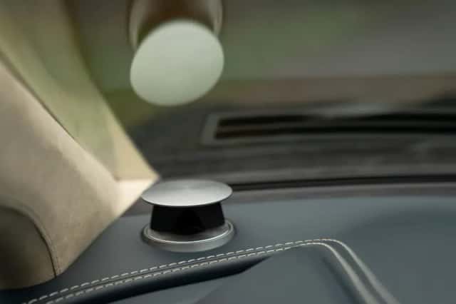 Aston Martin Vanquish (2014) thumbnail 45