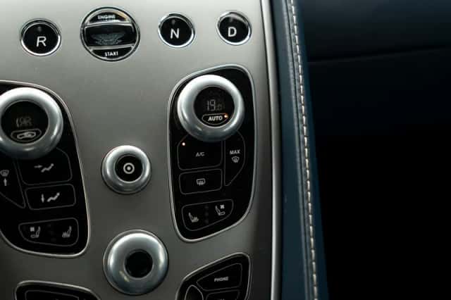 Aston Martin Vanquish (2014) thumbnail 47
