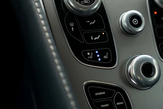 Aston Martin Vanquish (2014) thumbnail 48