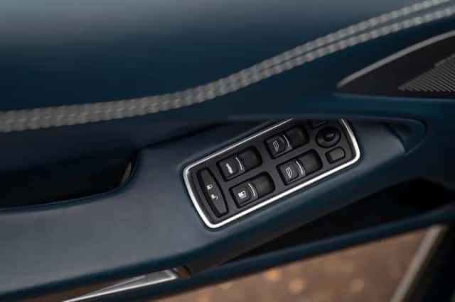 Aston Martin Vanquish (2014) thumbnail 51
