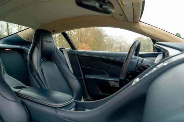 Aston Martin Vanquish (2014) thumbnail 10