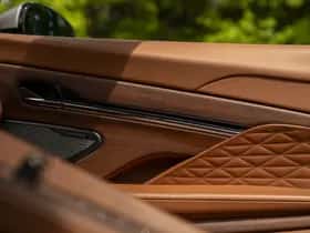 Aston Martin DB12 Volante (2024) thumbnail 11