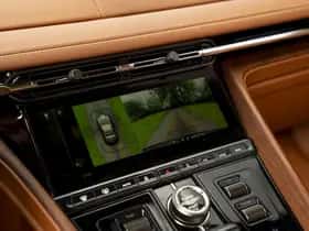 Aston Martin DB12 Volante (2024) thumbnail 12