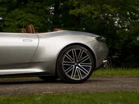Aston Martin DB12 Volante (2024) thumbnail 13