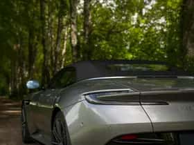 Aston Martin DB12 Volante (2024) thumbnail 32
