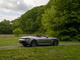 Aston Martin DB12 Volante (2024) thumbnail 37
